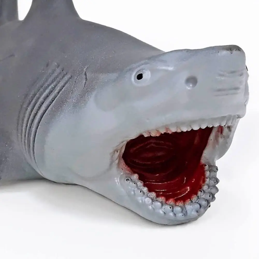 COMETA REALISTA MEGALODON 27CM CARTELA COMETA